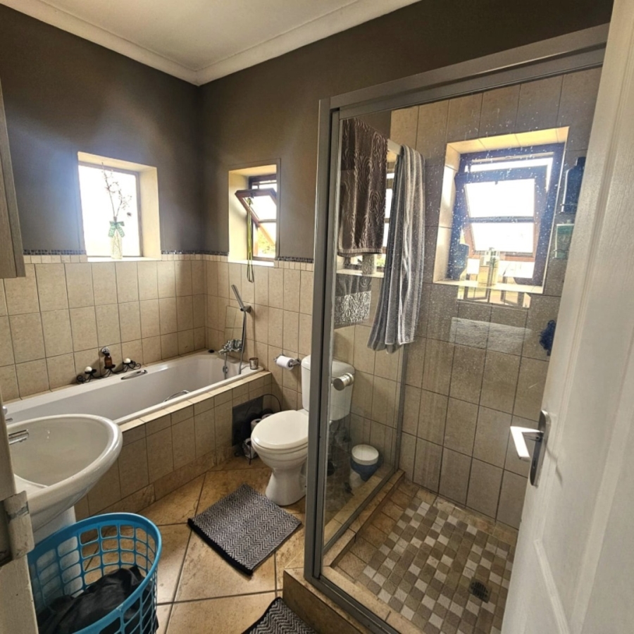 To Let 3 Bedroom Property for Rent in Waterval East North West